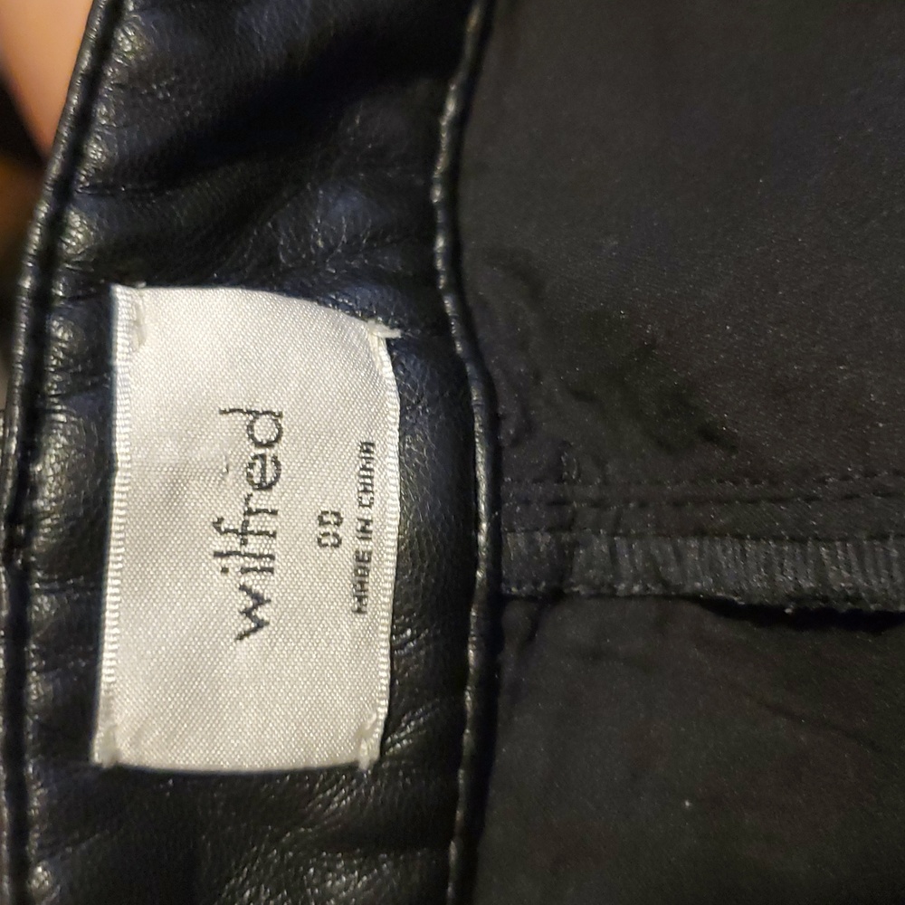 Aritzia Wilfred Modern Cargo Pants Faux Leather In Black Size 00 - Picture 10 of 12